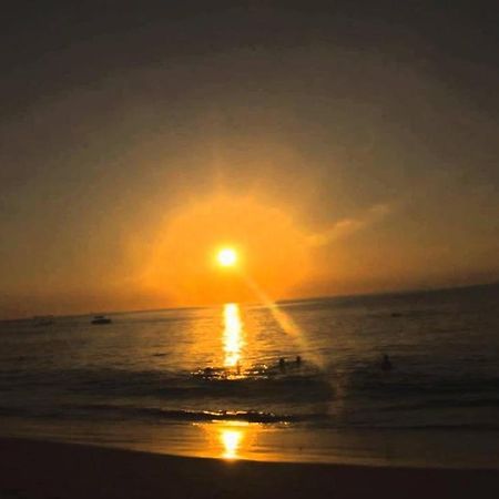 Suite Pe Na Areia- Espaco Independente Na Praia Do Curral Com Localizacao Privilegiada - Simplicidade E Comodidade Com O Por Do Sol Mais Lindo De Ilhabela - Melhor Custo Beneficio Para Ate 4 Pessoas , Na Av Jose Pacheco Do Nascimento Nº 7682 Ngoại thất bức ảnh