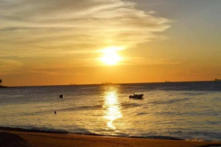 Suite Pe Na Areia- Espaco Independente Na Praia Do Curral Com Localizacao Privilegiada - Simplicidade E Comodidade Com O Por Do Sol Mais Lindo De Ilhabela - Melhor Custo Beneficio Para Ate 4 Pessoas , Na Av Jose Pacheco Do Nascimento Nº 7682 Ngoại thất bức ảnh