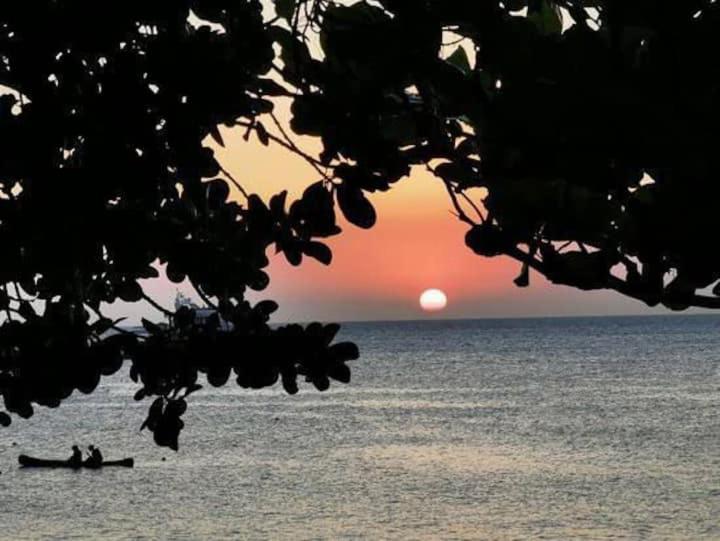 Suite Pe Na Areia- Espaco Independente Na Praia Do Curral Com Localizacao Privilegiada - Simplicidade E Comodidade Com O Por Do Sol Mais Lindo De Ilhabela - Melhor Custo Beneficio Para Ate 4 Pessoas , Na Av Jose Pacheco Do Nascimento Nº 7682 Ngoại thất bức ảnh