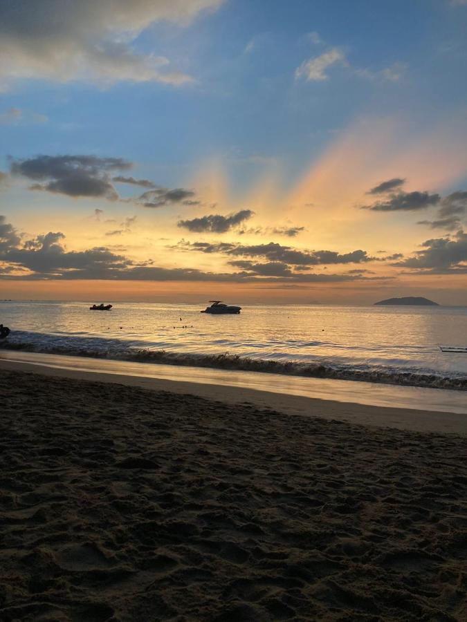 Suite Pe Na Areia- Espaco Independente Na Praia Do Curral Com Localizacao Privilegiada - Simplicidade E Comodidade Com O Por Do Sol Mais Lindo De Ilhabela - Melhor Custo Beneficio Para Ate 4 Pessoas , Na Av Jose Pacheco Do Nascimento Nº 7682 Ngoại thất bức ảnh