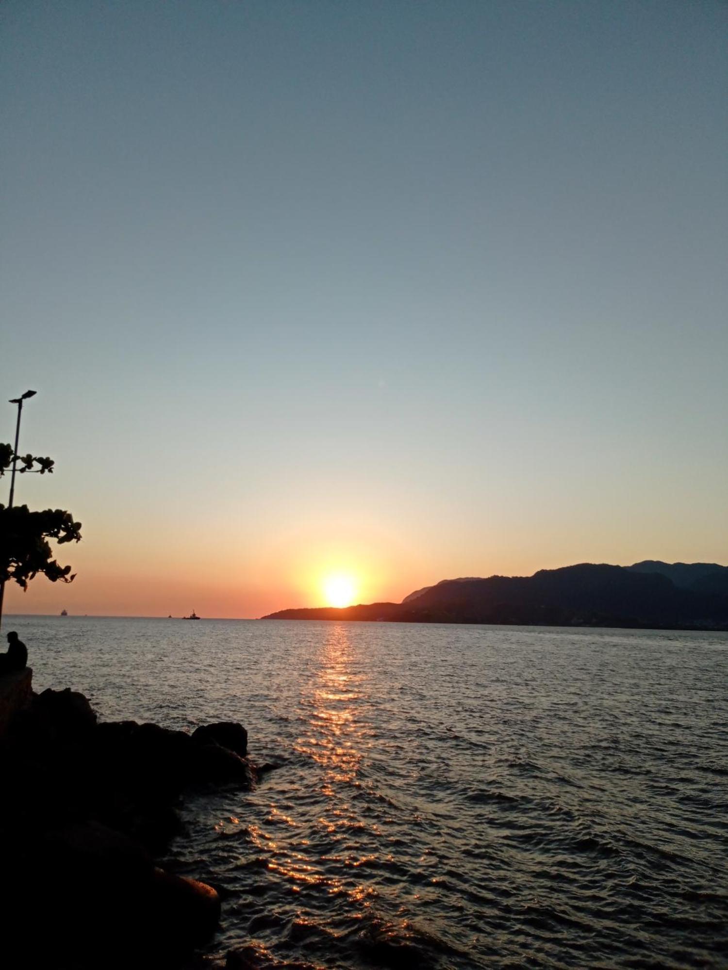 Suite Pe Na Areia- Espaco Independente Na Praia Do Curral Com Localizacao Privilegiada - Simplicidade E Comodidade Com O Por Do Sol Mais Lindo De Ilhabela - Melhor Custo Beneficio Para Ate 4 Pessoas , Na Av Jose Pacheco Do Nascimento Nº 7682 Ngoại thất bức ảnh